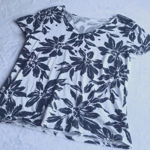 Loft Black and White Floral Shirt; Size Medium